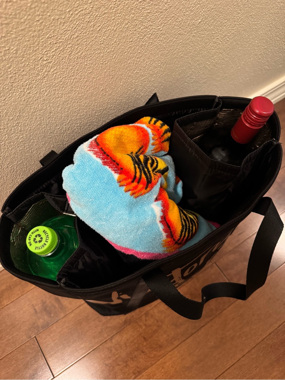 Victoria's Secret Beach Cooler Insulated Carry-All
Wine Tote Bag in Black - Picture 5 of 12